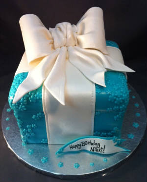 GiftBoxTurquoiseWithBowCake.jpg